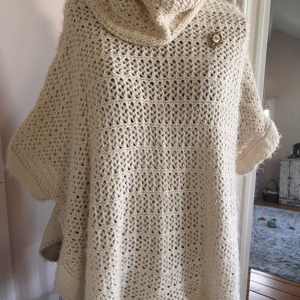 Elegant Cream Knit poncho